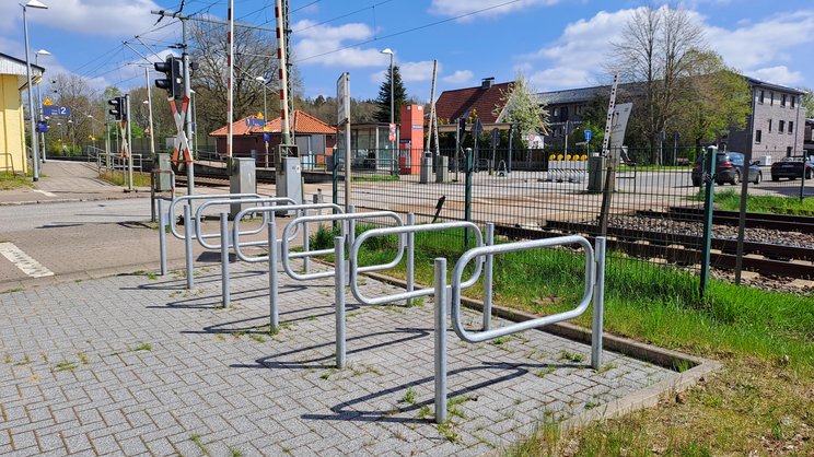 unüberdachte Fahrradbügel am Bahnhof Brokstedt